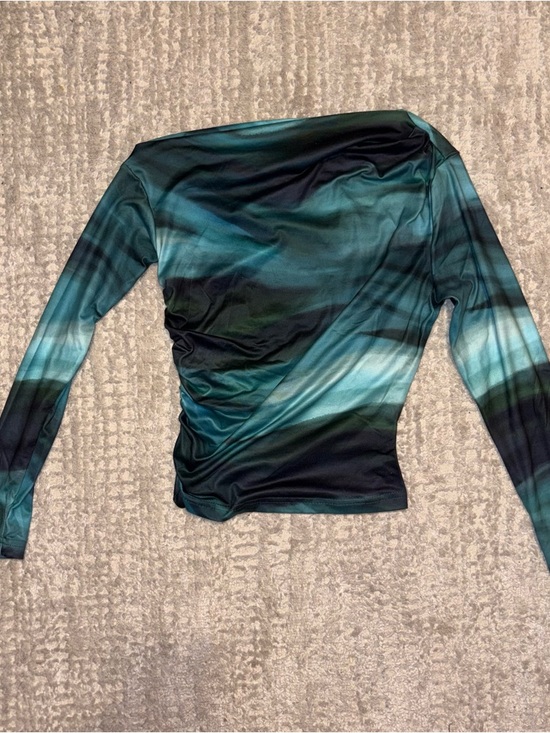 SHEIN Tops - SHEIN Green Long Sleeve Asymmetrical Shirt